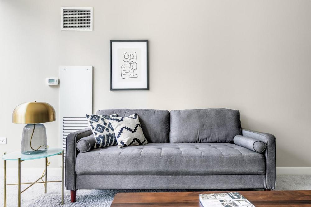 Loop 1BR w Pool Gym nr Financial District CHI-261